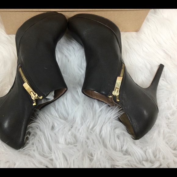 🔥🔥Vince Camuto Brown Leather Booties - Picture 7 of 9